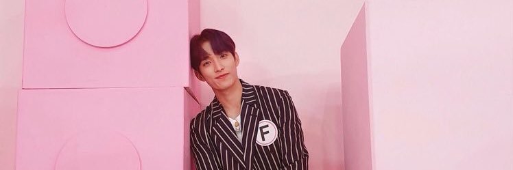 justine 🧟‍♀️ banner