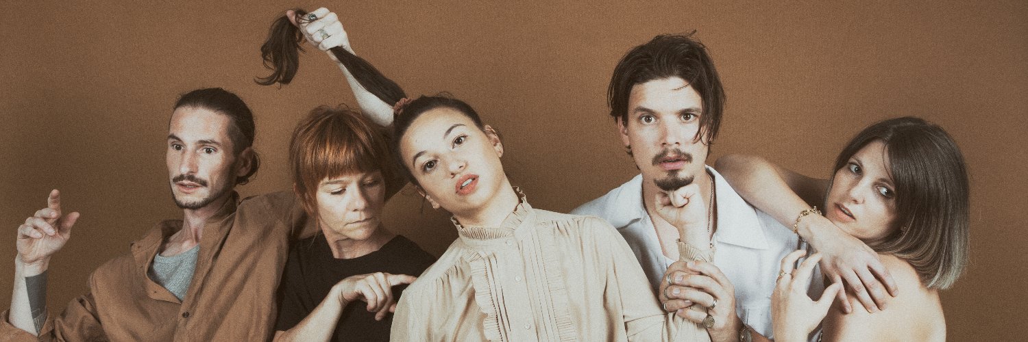 Glossy Clouds banner