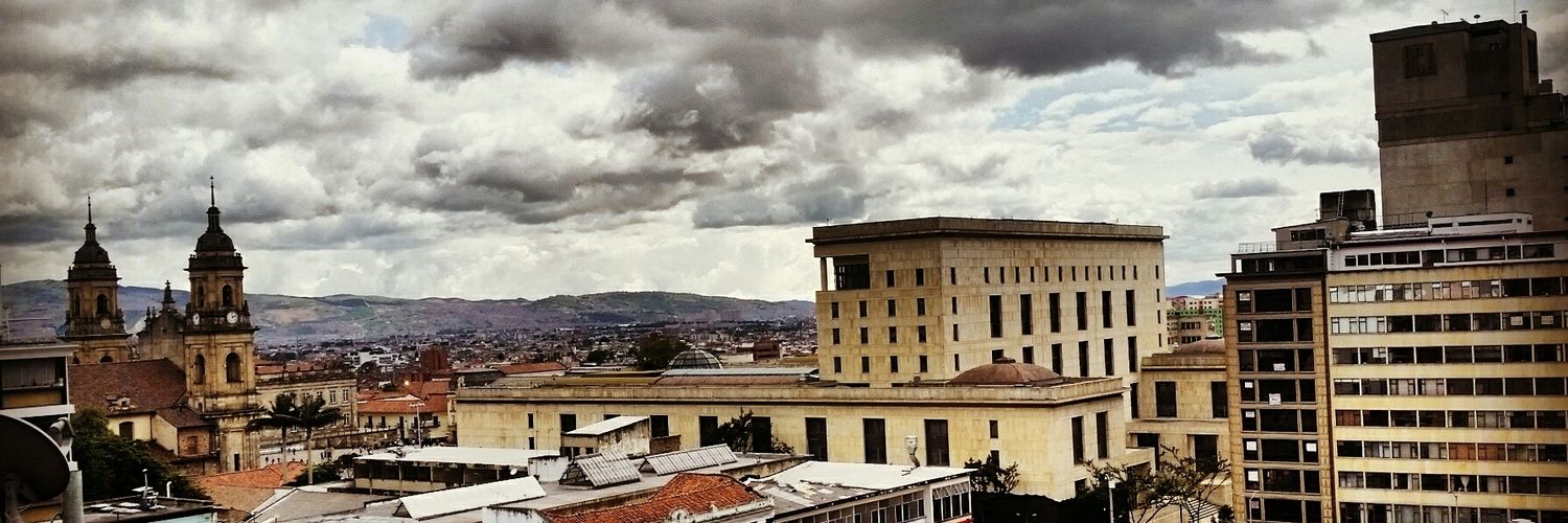 Poly Martínez banner