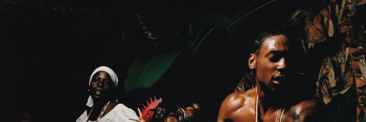 v banner