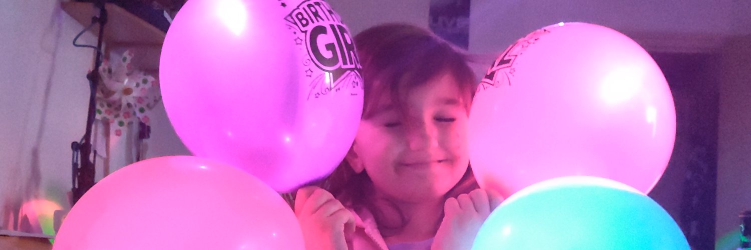 leahparamore's profile banner image