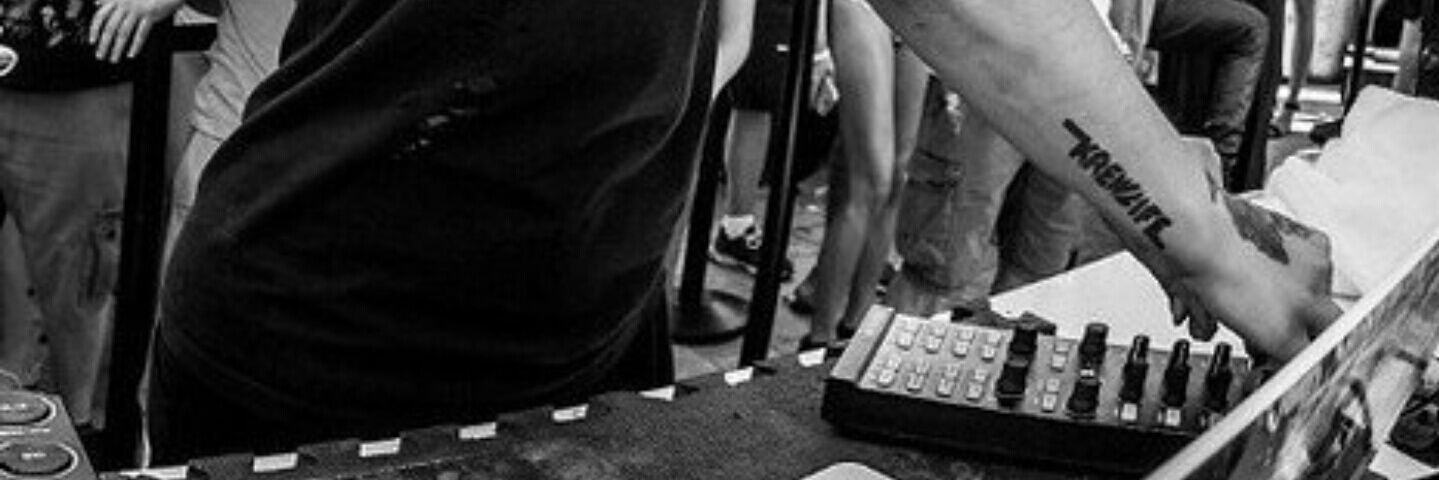 h_veronica33's profile banner image