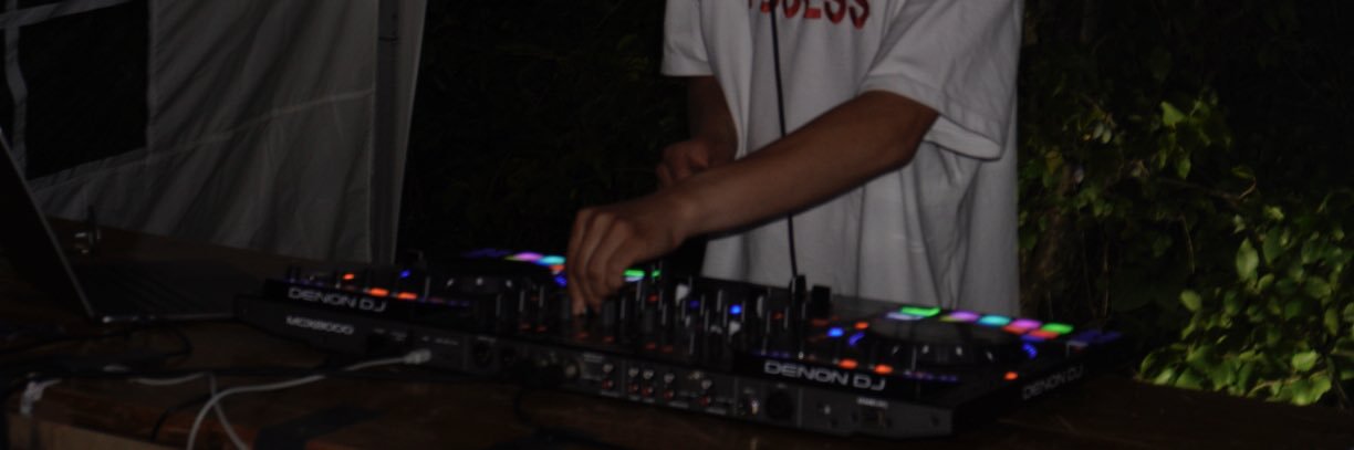 tore banner