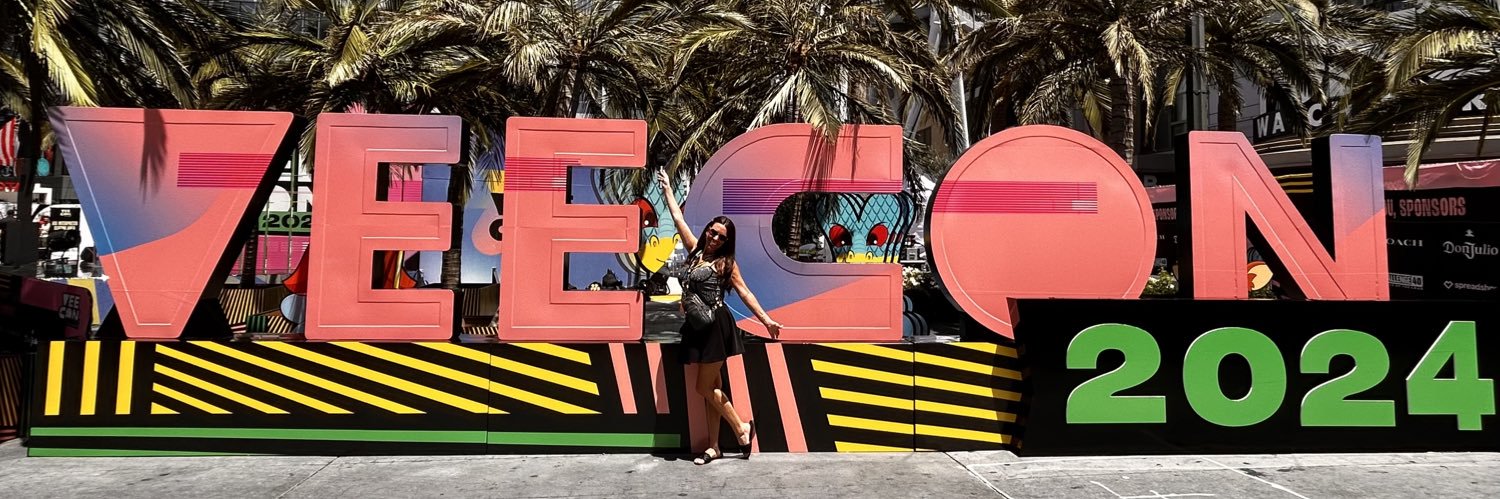 Julie 🌟's banner