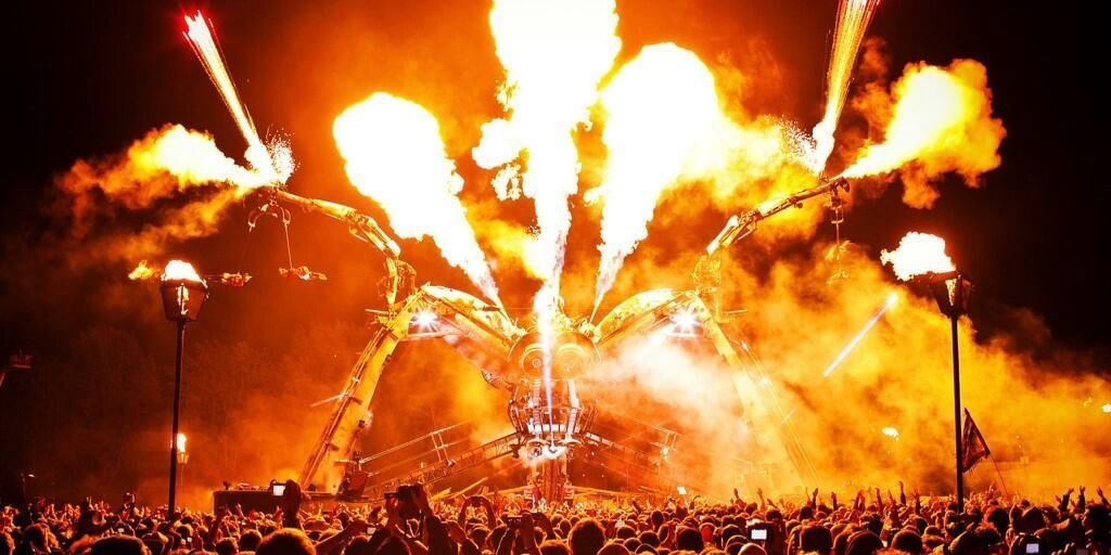 b_mikee's profile banner image
