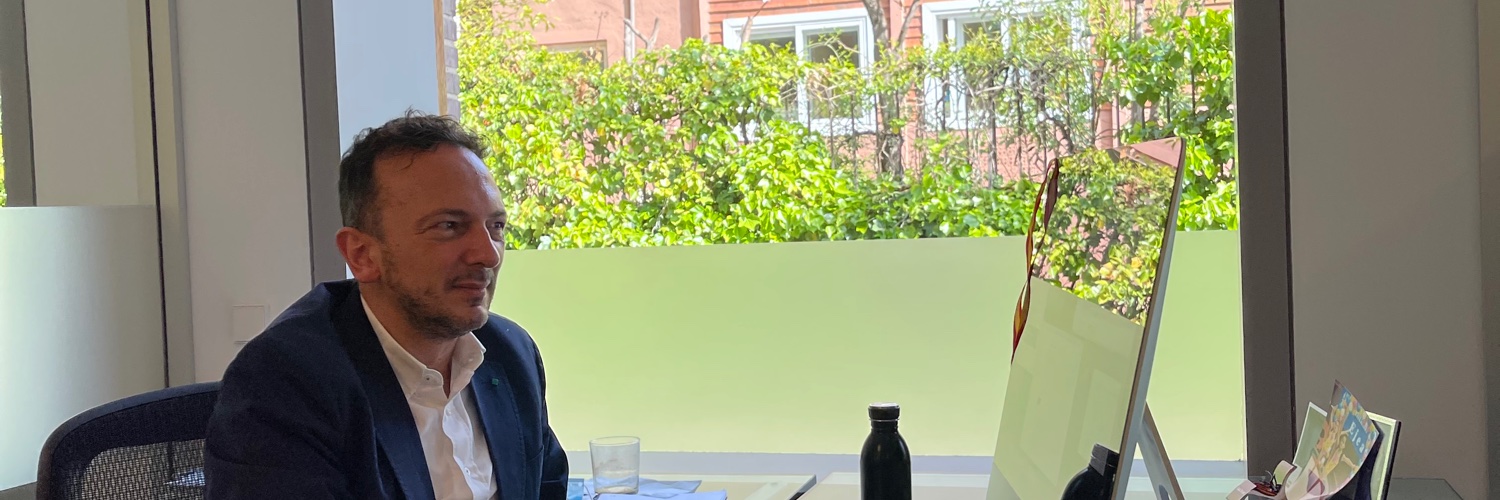 Guillermo Santos banner