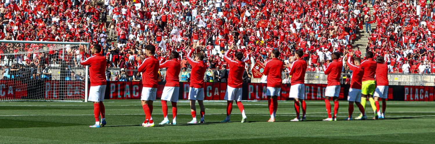 PLUS Benfica's banner