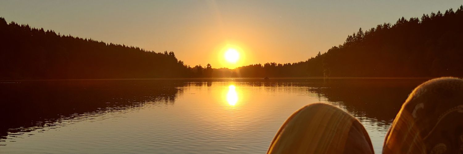 Amber is navigating •• banner