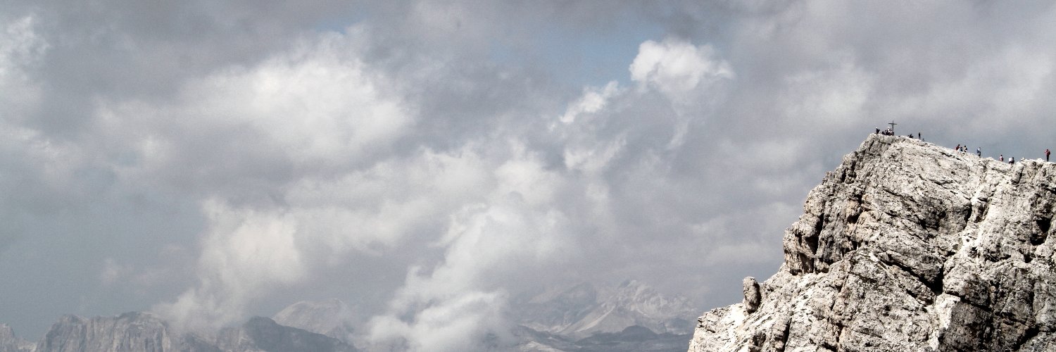 yreenava's profile banner image
