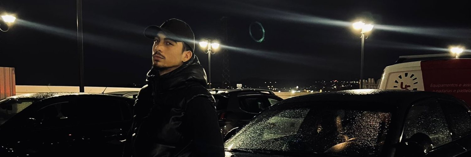 LE00je's profile banner image