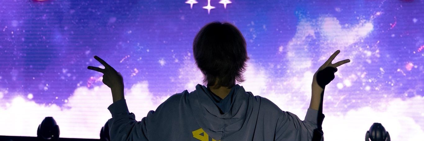flwrnunew's profile banner image