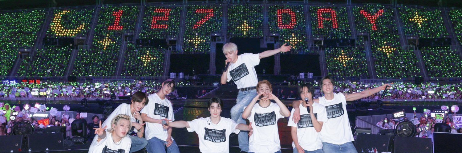 / banner