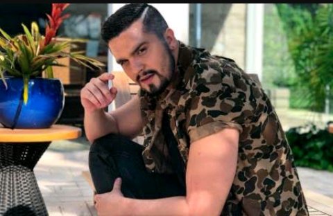 1977_Luan's profile banner image
