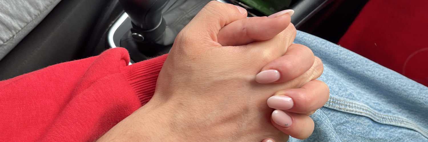 busratlay_'s profile banner image