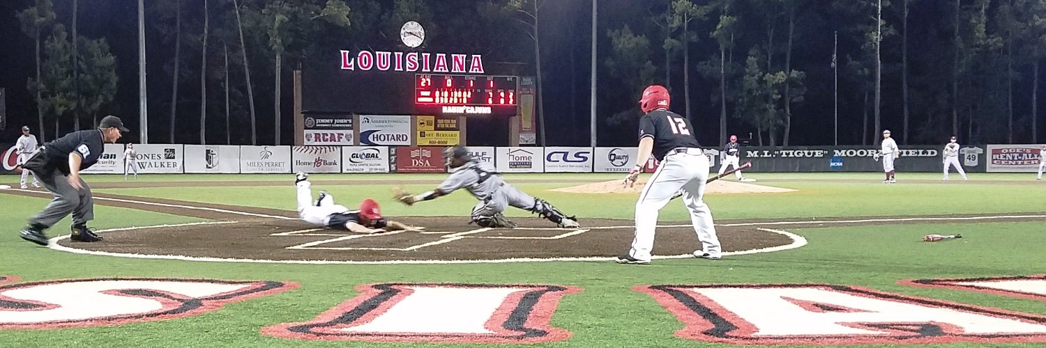 Ragin Cajuns Diamond Club's banner