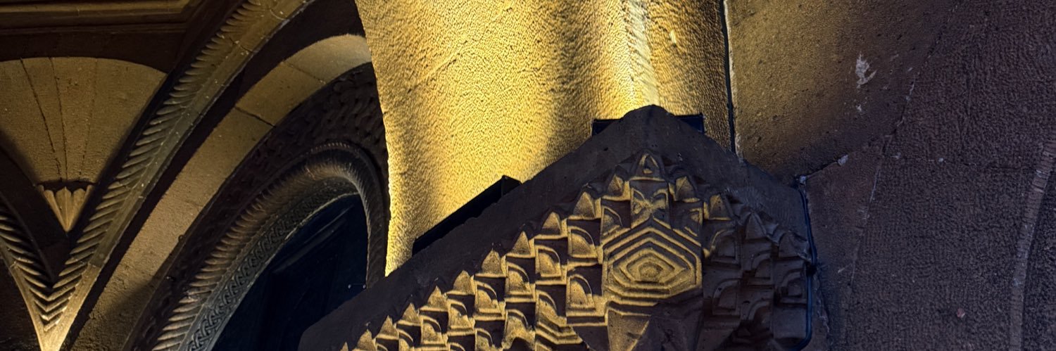 miss urartu banner