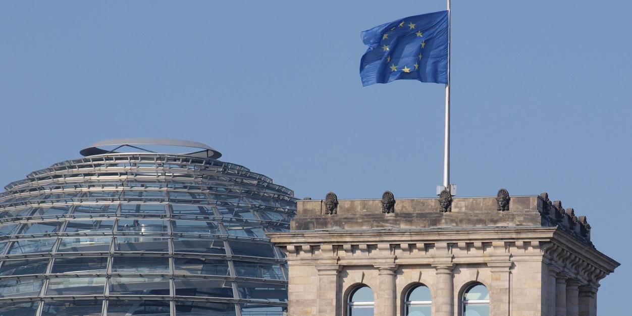 Johannes Schraps banner