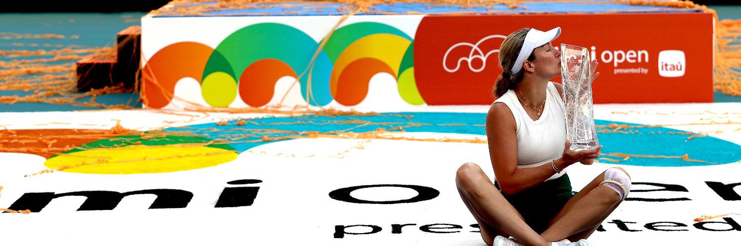 Danielle Collins banner