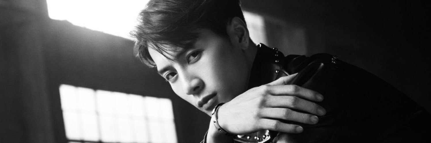 V's Green Mic 🍓👑 banner