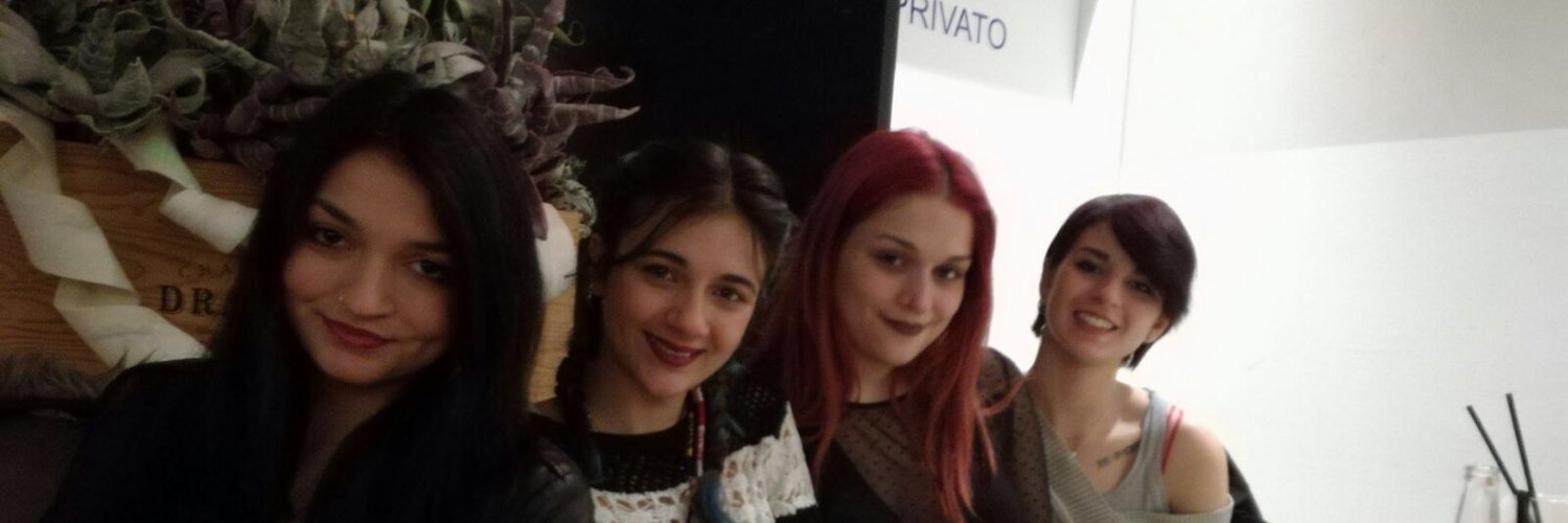 camillabatt_'s profile banner image