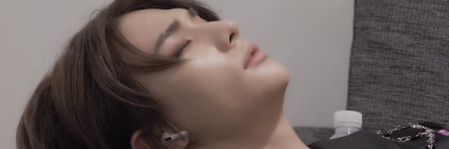 Hwangloveing's profile banner image