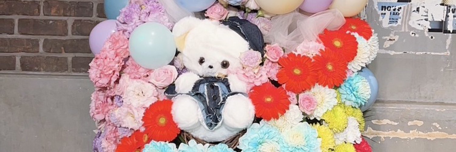 yoshidatom's profile banner image