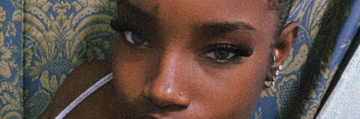 goldie🍯's banner