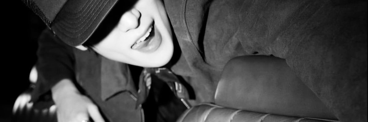 h banner