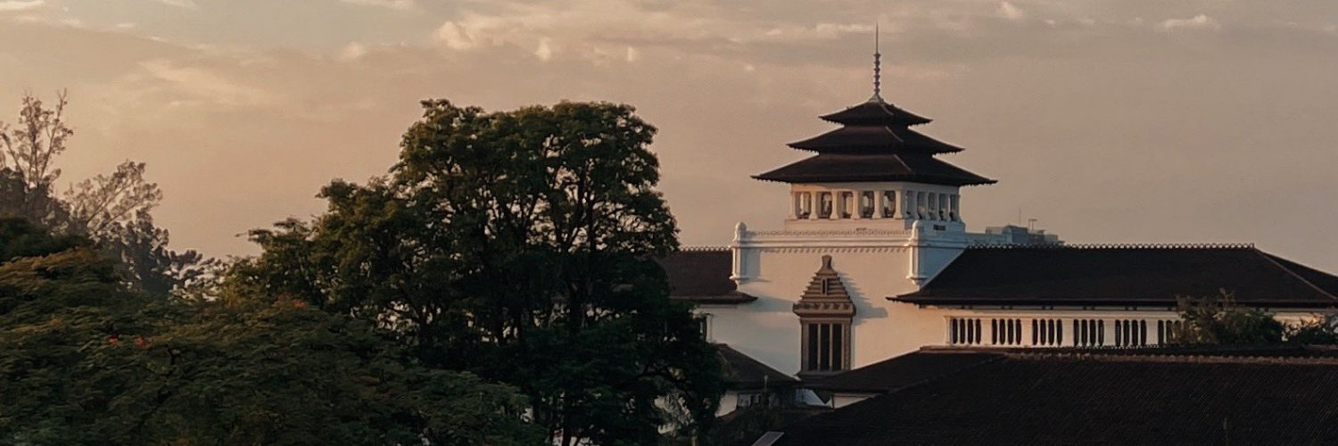 semencurah's profile banner image