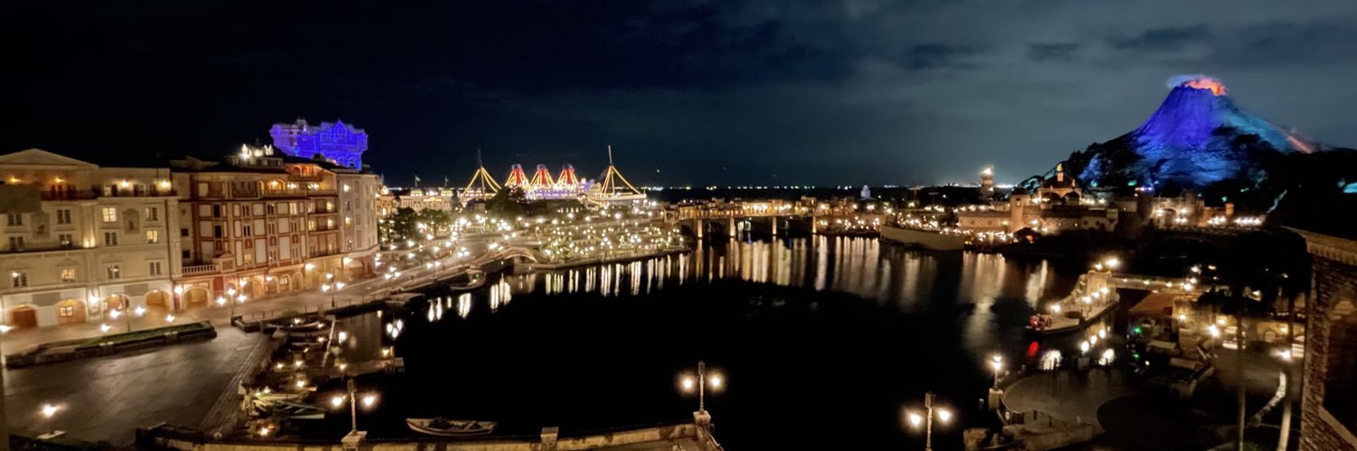 1122mmDisney's profile banner image