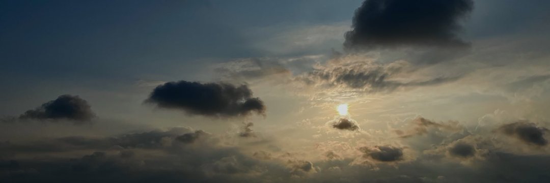 ezzah is meeting TXT & TREASURE banner