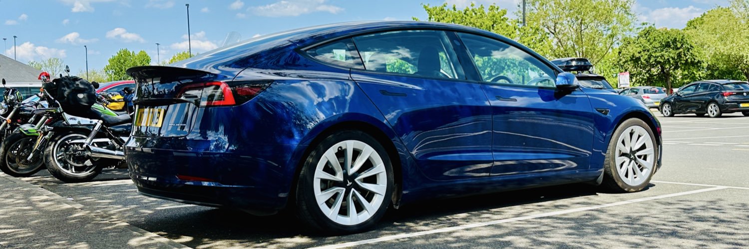 N O T N A R B banner