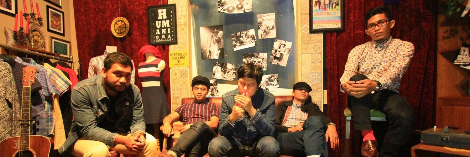 innocenti band banner