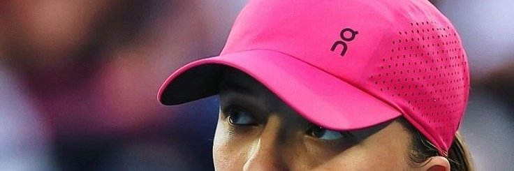 roracaseliii - iga swiatek wimbledon champion💚🍓's banner