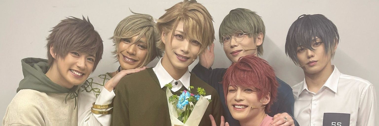 Azura • semi hiatus banner