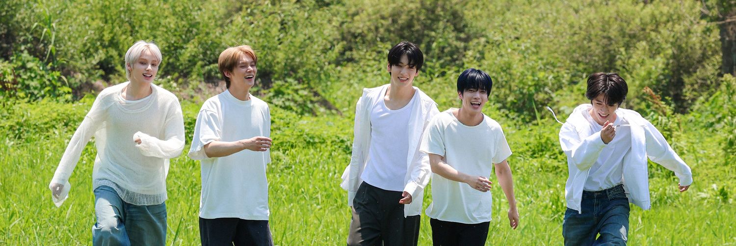 jill is SEEING TXT ✘ ✶. banner