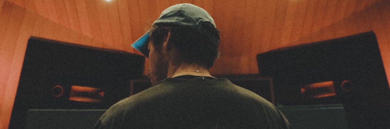 kathmngarro's profile banner image