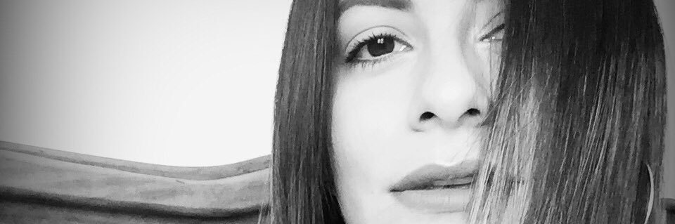 Naiivee's profile banner image