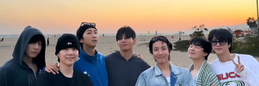 deeeeeee || bts is back 💜 banner
