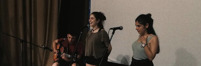 és cosa de tres banner