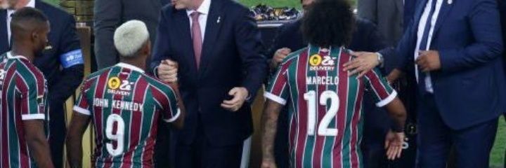 SALAS CON LA ALTERNATIVA ES BARNEY EL DINOSAURIO banner