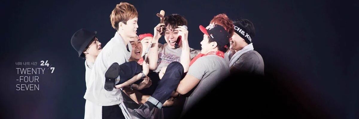PRAEW_6002's profile banner image