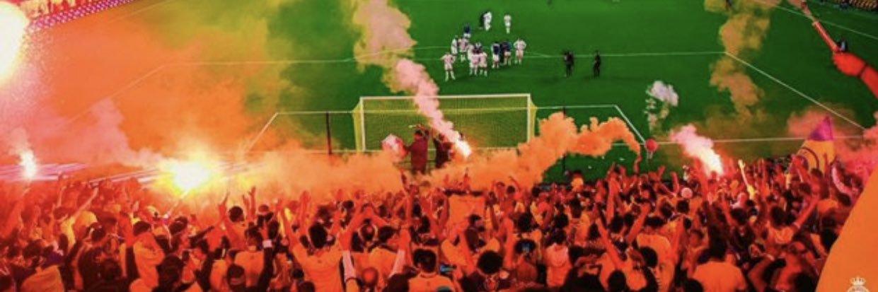islooom12's profile banner image