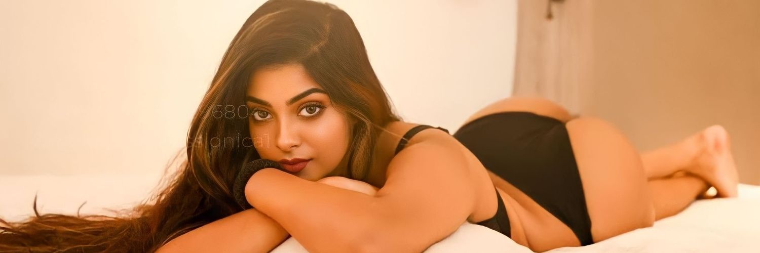 WorldHotModels1's profile banner image