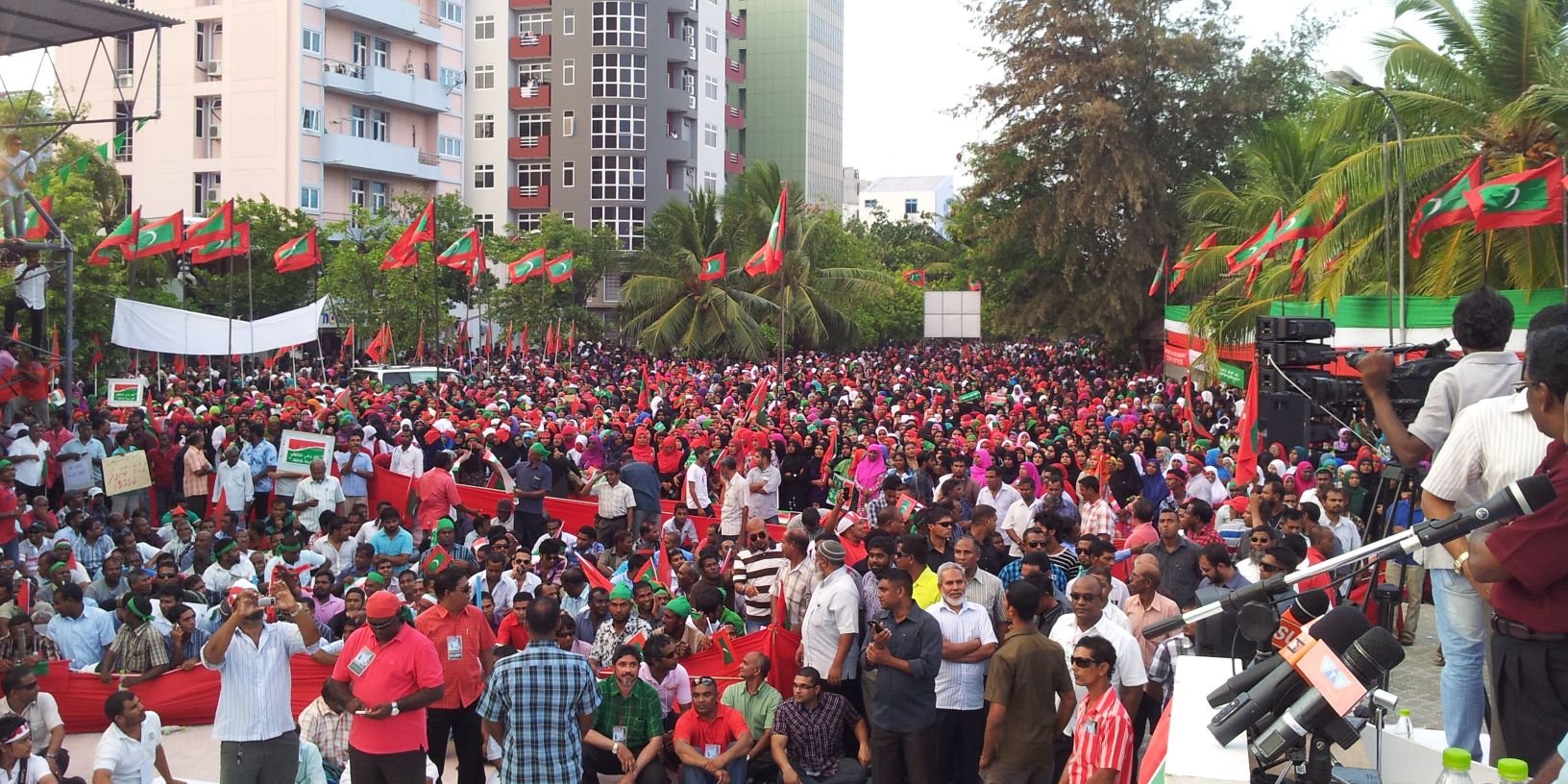 Dr. Mauroof Hussain 🇲🇻 banner