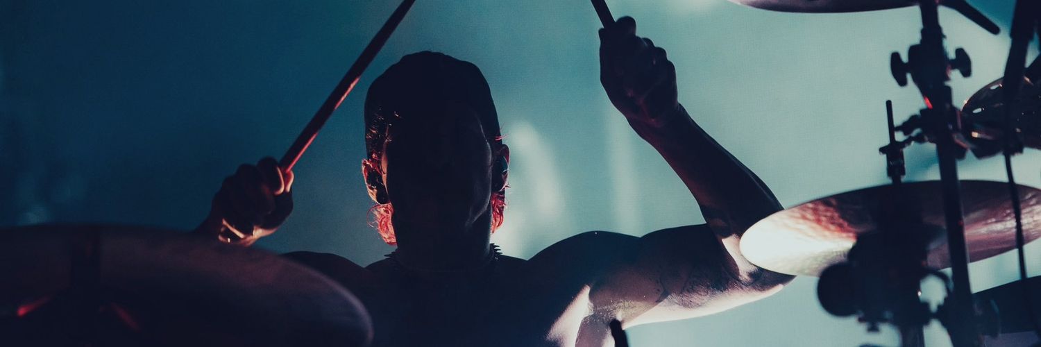 helnikk's profile banner image