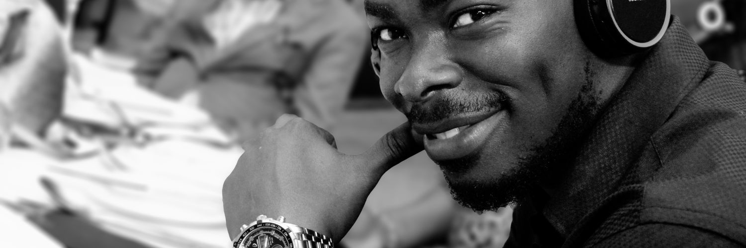 creativesele's profile banner image