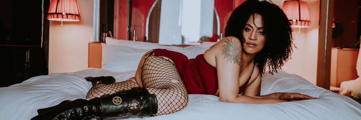 VelvetCrushes's profile banner image