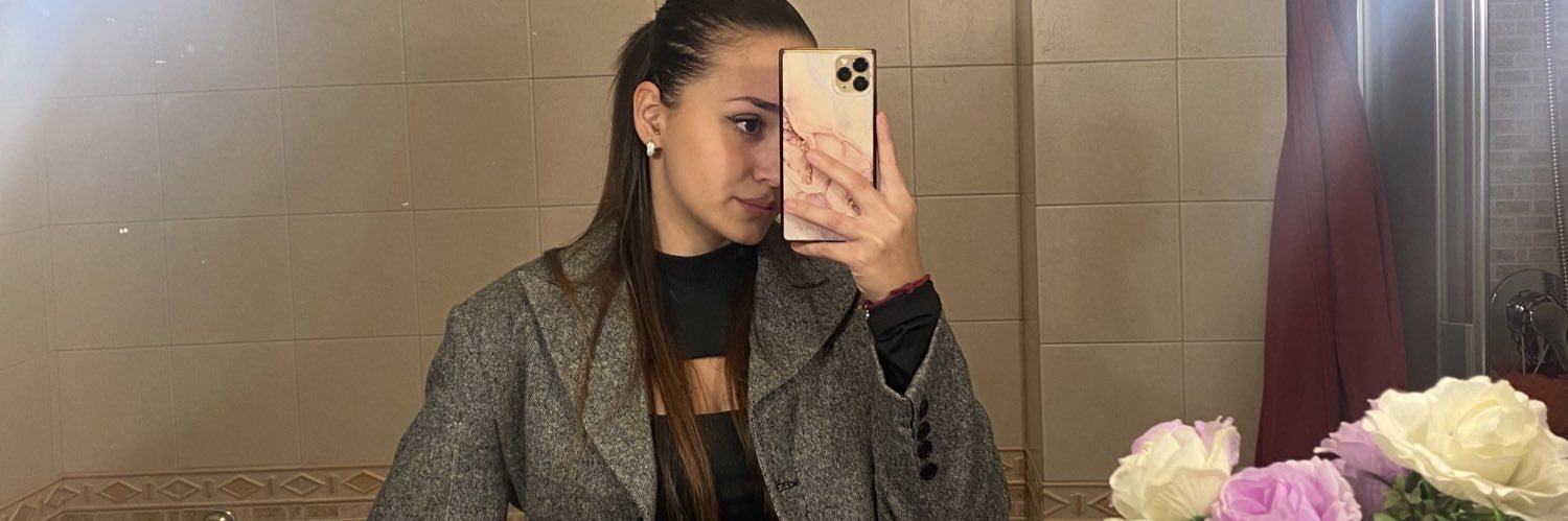 llovecast's profile banner image