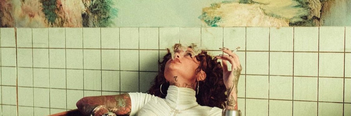ashleeymaee's profile banner image